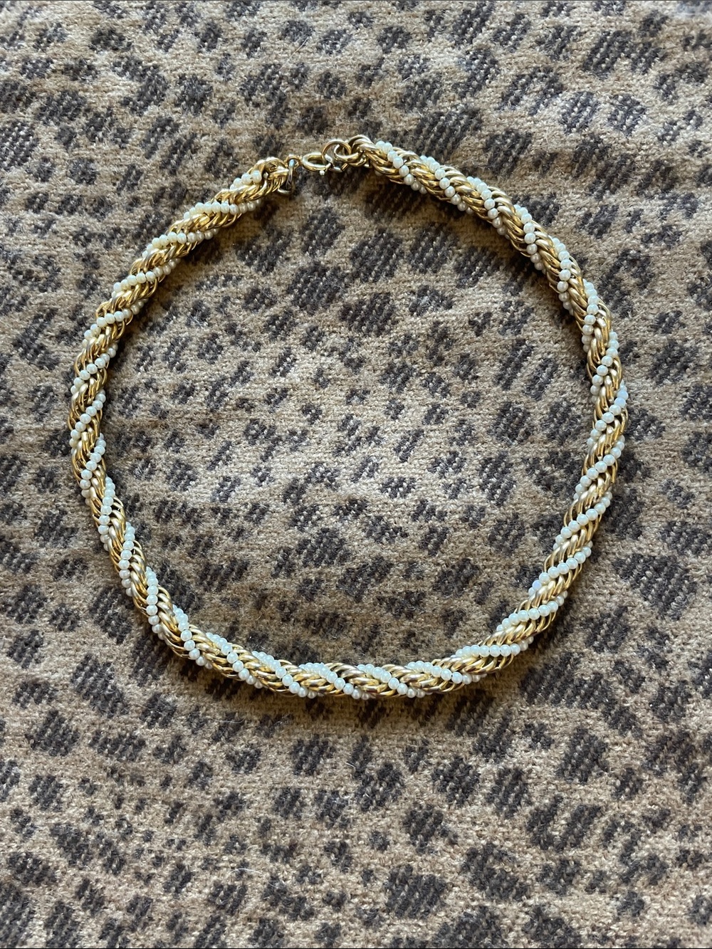 Classic Two-Tone Rope Chain Necklace - Gold and pearls.